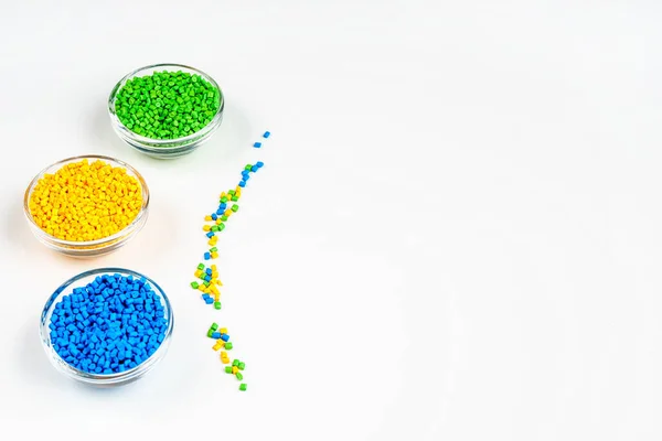 Polimer festék. Műanyag pellet. Műanyag színezőanyag. Pigment a granulátumban — Stock Fotó