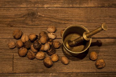 Yiyecek, ceviz, fıstık eski ahşap üst, vintage, doğa, eski mutfak ile Bronz liman.