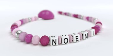 Adı Noemi olan kızlar için pembe emzik Zinciri
