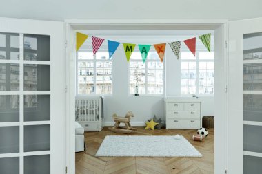 adı max ile dekore edilmiş bayrakları ile modern kreş