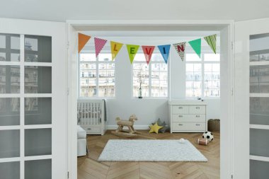 adı levin ile dekore edilmiş bayrakları ile modern kreş