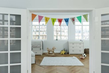 adı linus ile dekore edilmiş bayrakları ile modern kreş