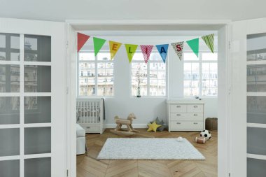 Modern kreş ile dekore edilmiş bayraklı adı elias