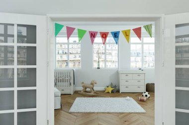 adı noel ile dekore edilmiş bayrakları ile modern kreş