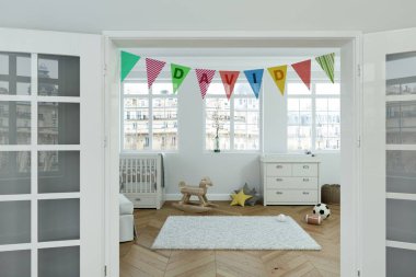 Modern kreş ile dekore edilmiş bayraklı adı david