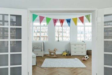 adı jan ile dekore edilmiş bayrakları ile modern kreş