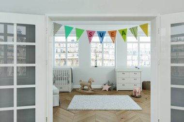 adı svea ile dekore edilmiş bayrakları ile modern kreş