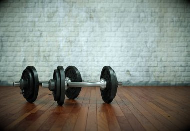 Bir spor salonu zemin üzerinde siyah plakalı halter