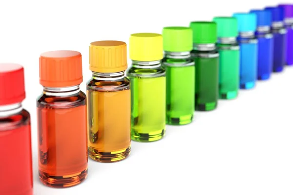 Fila de botellas de cuentagotas clasificadas en colores de espectro —  Fotos de Stock