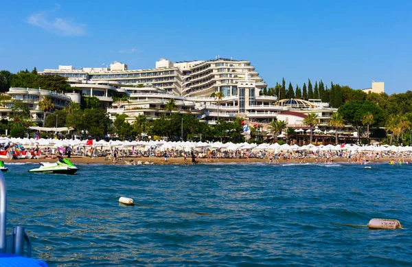 ホテル クリスタル日の出クイーン ラグジュアリー リゾート トルコ側の近くの海からトルコ サイド 2018 ビュー — ストック写真