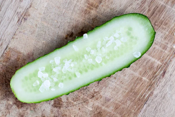 Fresh green cucumber, cut into half and sprinkled with large sea salt, close-up — Stock Image Fresh Green Cucumber Cut Half Sprinkled Large Sea Salt Close Stock Picture