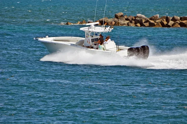Sportfischerboot Verlässt Regierung Miami Florida Steuert Auf Das Offene Meer — Stockfoto