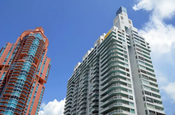 Exteriors Van Twee Miami Beach Florida Flatgebouwen Met Uitzicht Southpointe — Stockfoto