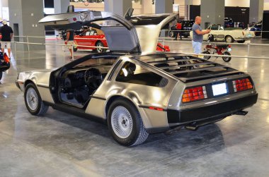 2018 ekranda 1981 DeLorean'ı Dmc 12 kanatlı kapılarla spor araba Otomobil Fuarı'nda th Convention Center Miami Beach,Floria.Photographed sigara 13 Ekim 2018.