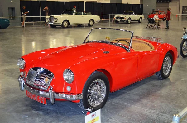 Mga Roadster Rojo Brillante Totalmente Restaurado 1959 Exhibición Sección Autos — Foto de Stock