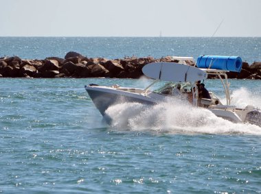 Ama hükümet Miami Beach, Florida kesilmiş hız motorlu tekne