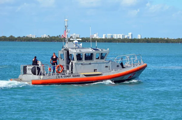 Patrullero Guardia Costera Florida Intra Coastal Waterway Frente Miami Beach — Foto de Stock