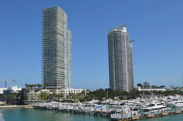 Luxury Condo Buildings Overlooking Marina Miami Beach Florida — стоковое фото