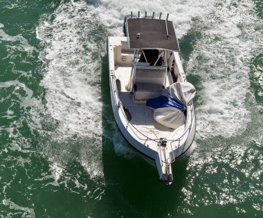 Spor balıkçı teknesi oguz_pinar Intra-Coastal su yolu üzerinde