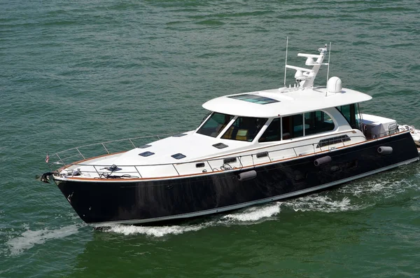 Черно Белая Роскошная Моторная Яхта Круизная Флориде Intra Coastal Waterway — стоковое фото