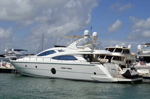 Luxury White Motor Yacht Moored Marina Southeast Florida — Stock Photo, Image