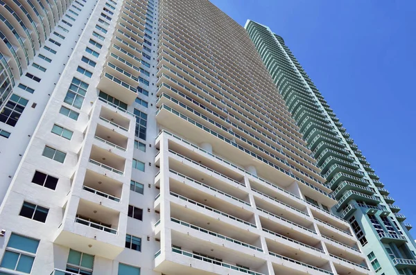 Ultra Nowoczesne Wynajem Budynków Rosnących Wysoko Nad Miami Floryda — Zdjęcie stockowe