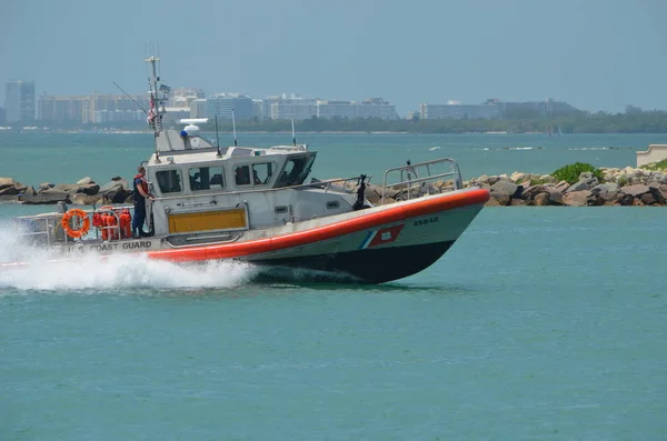 Coast Guard Shark Patrol Boat Returning Home Station Miami Beach — Stock Photo, Image