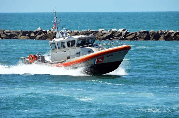 Uscg Shark Partiovene Palaa Kotiasemalle Miami Beachille Floridaan — kuvapankkivalokuva