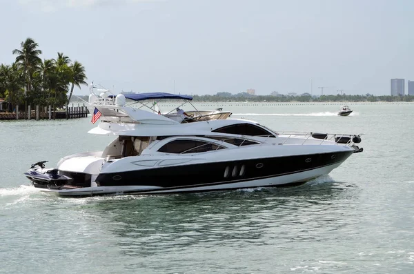 High End Cabin Cruiser Florida Intra Coastal Waterway Miami Beach — Stock Photo, Image