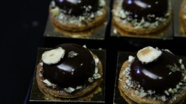 makro panorama üzerinde küçük yuvarlak çikolata tatlılar