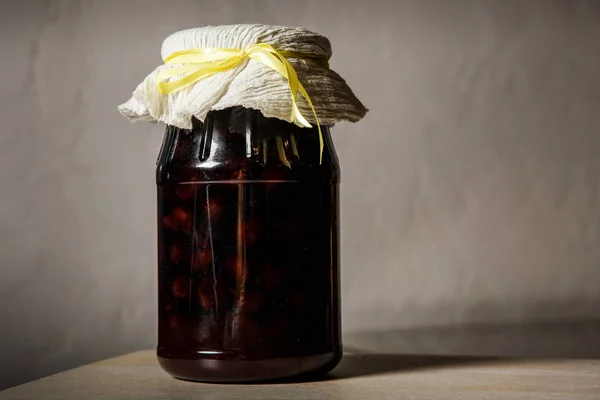 Cerises Conserve Maison Pot Verre Sur Table Blanche — Photo