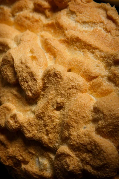 上のマクロビュー箔に卵の白身焼きドラドのカバーをホイップ クリーム — ストック写真