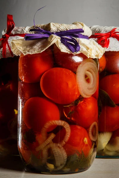Tarro Vidrio Macro Con Tomates Enlatados Caseros Pie Mesa Cocina — Foto de Stock