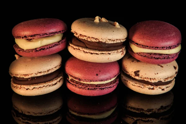 Closeup Group Beige Purple Macaroons Sweet Filling Served Black Mirror — Stock Photo, Image