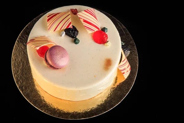 Üstten Görünüm ev yapımı yuvarlak pasta beyaz sır ile