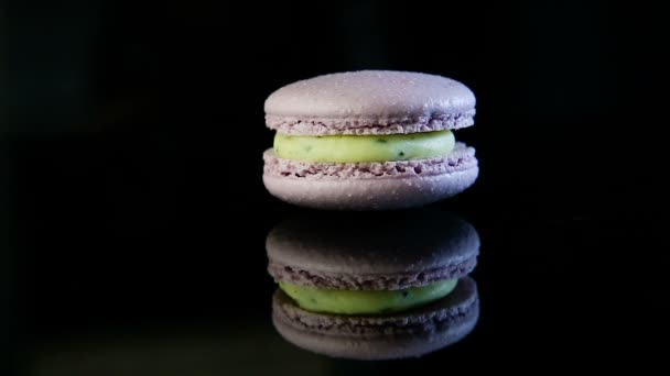 Closeup Panorama Violet French Dessert Macaroon Green Creamy Filling Served — Stock Video