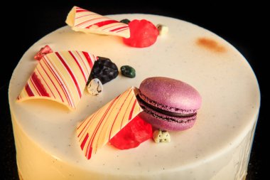 Makro lezzetli yuvarlak pasta beyaz sır ile