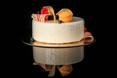 lezzetli pasta beyaz sır ve cinch macaron ile yuvarlak