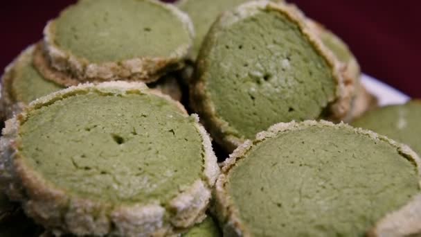 Primer Plano Panorama Abajo Lote Galletas Shortbread Verde Encuentran Plato — Vídeos de Stock