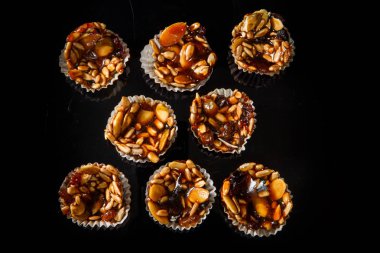 ayçiçeği ve Kabak tohumları ile yararlı el yapımı şekerler üst görünüm grubu