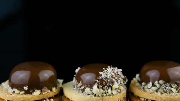 Nahaufnahme Panorama Unten Auf Französischem Mini Mousse Gebäck Desserts Mit — Stockvideo