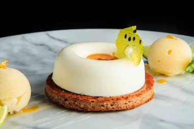 beyaz mus krema ile closeup bir shortbread çerez