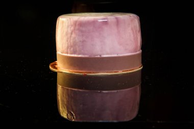 menekşe krema ile closeup ev yapımı mus mini tart tatlı