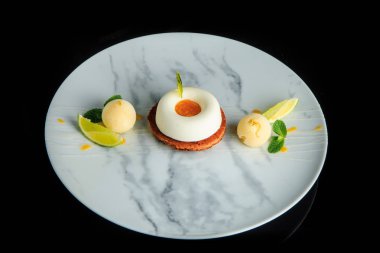 beyaz mus krema ile üst görünümü tek shortbread çerez