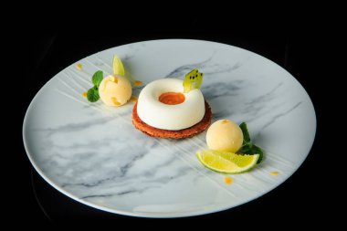 beyaz mus krema ile üst görünümü tek shortbread çerez