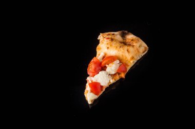 domates ile vejetaryen pizza bir dilim üst görünümü