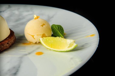 beyaz mus krema ile closeup tek shortbread çerez