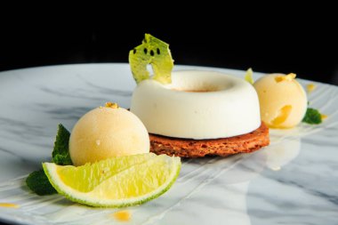 beyaz mus krema ile closeup bir shortbread çerez