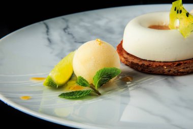 beyaz mus krema ile closeup bir shortbread çerez