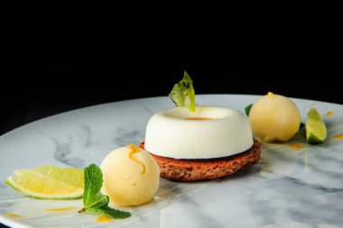 beyaz mus krema ile closeup bir shortbread çerez